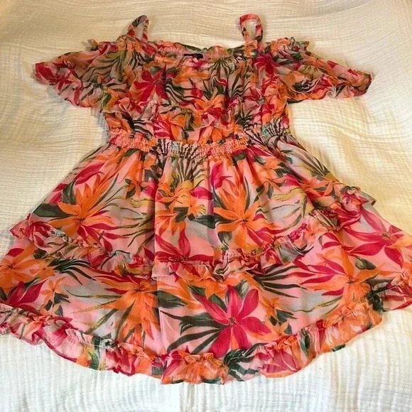 Jessica Simpson Dresses & Skirts - Jessica Simpson floral dress brand new with tags
